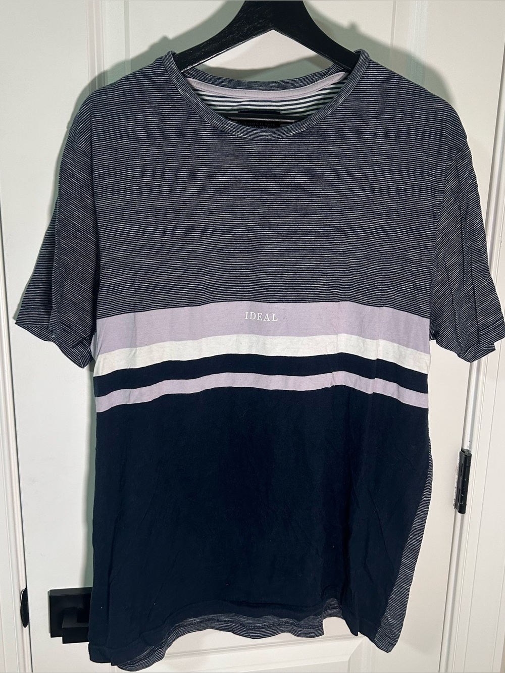 Denim & Flower Ricky Singh Men’s Graphic Ideal Everyday T-Shirt Sz L